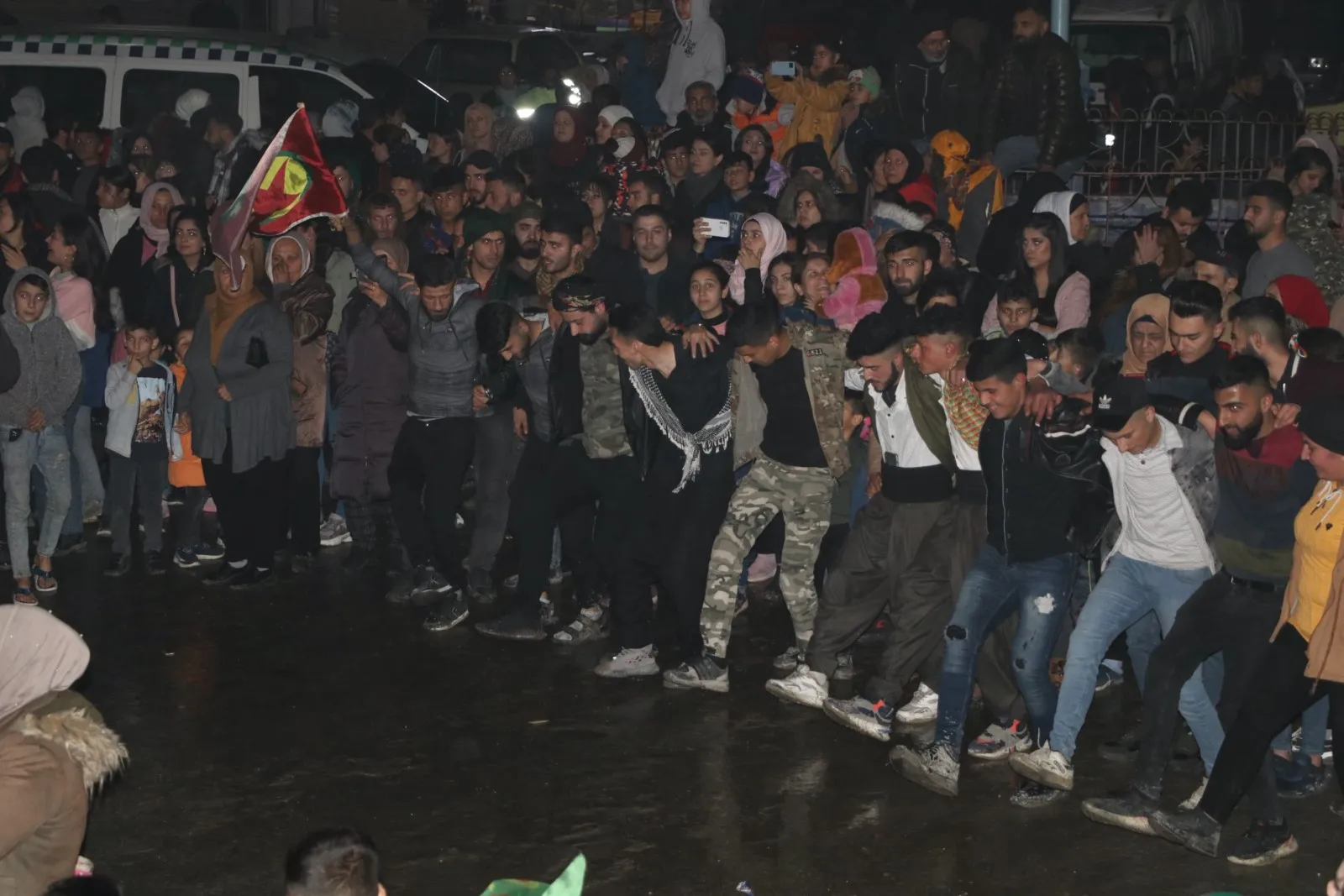 ​​​​​​​Kolan û qadên Bakur û Rojhilatê Sûriyeyê bi agirê Newrozê xemilîn