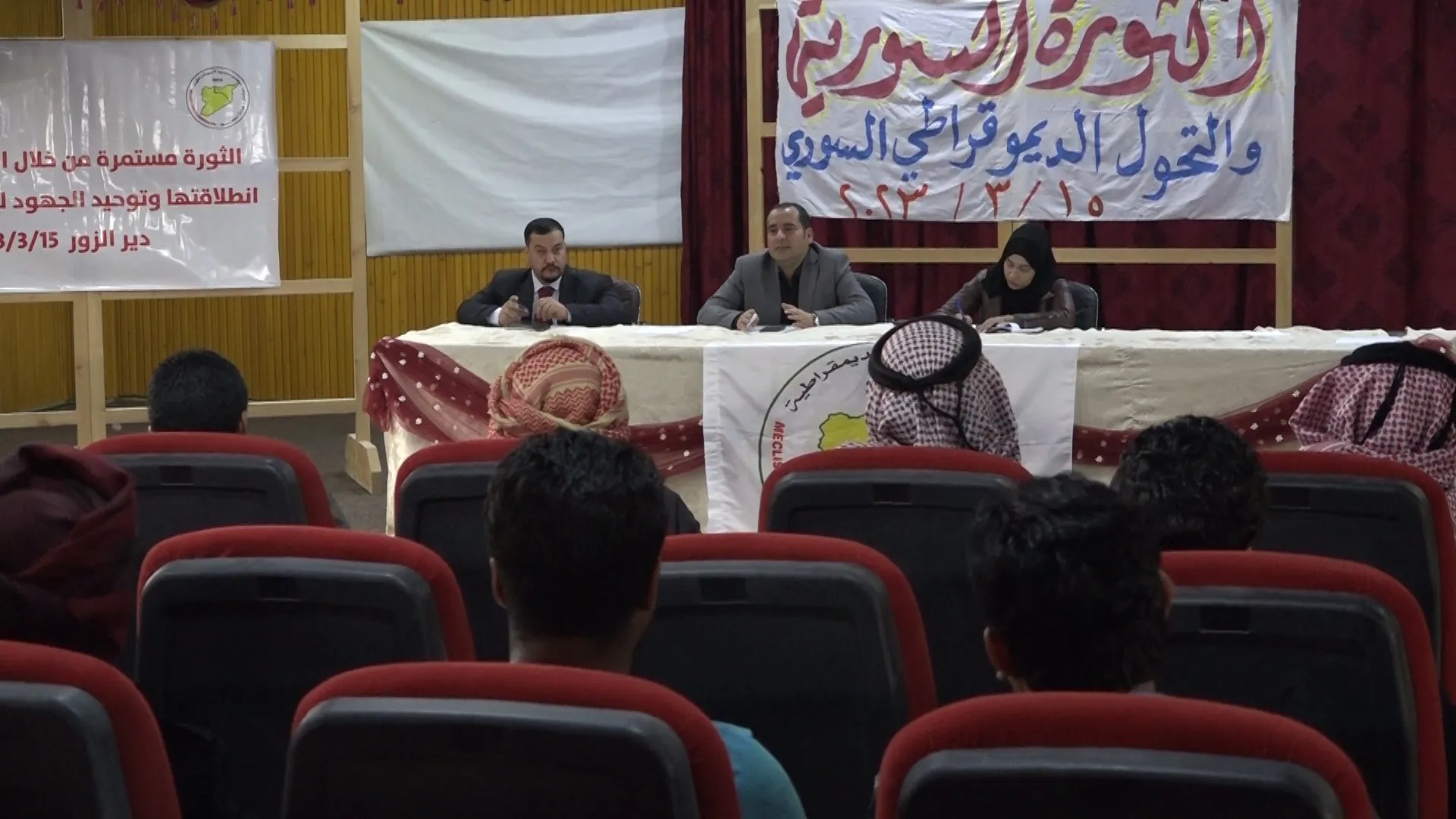 Li Dêrazorê bi boneya 12 saliya kirîza Sûriyeyê panelek hat lidarxistin