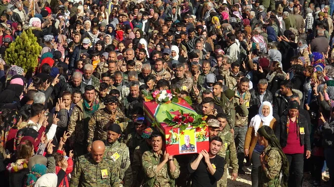 ​​​​​​​Cenazeyê şehîd Dede bi merasîmekê hat veşartin