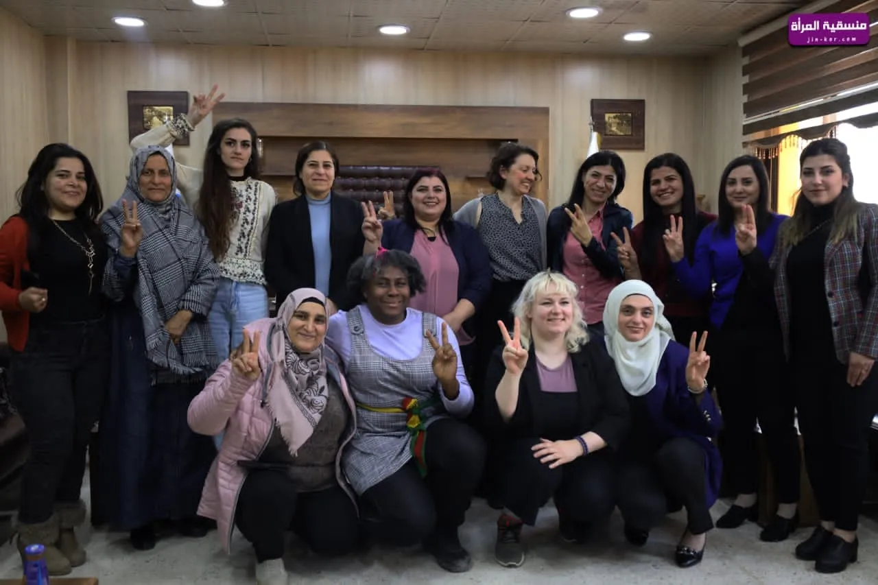 Şandeyeke tevgerên jinan ên Skoçyayê serdana Koordînasyona Jinan kir