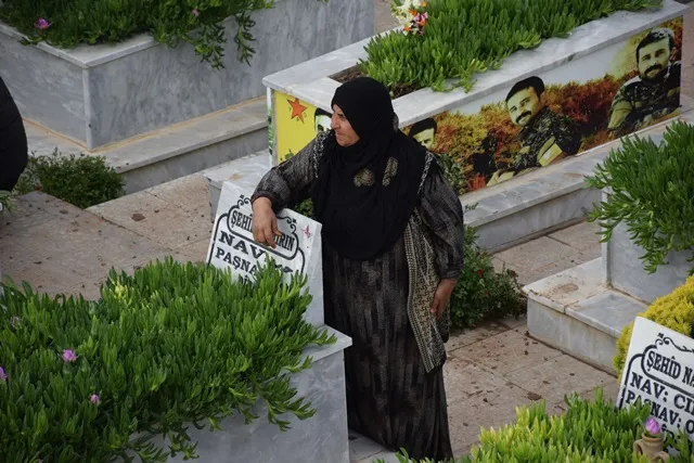Sibeha cejnê bi hezaran kesî serdana goristanên şehîdan kir