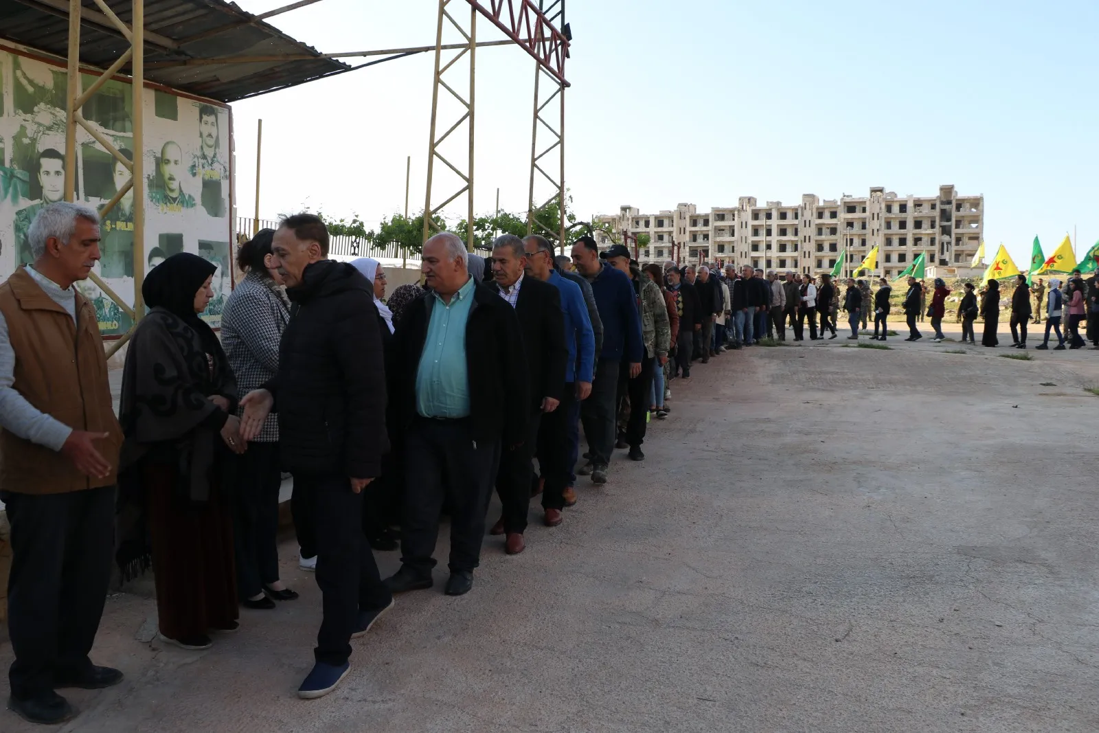 Sibeha cejnê bi hezaran kesî serdana goristanên şehîdan kir
