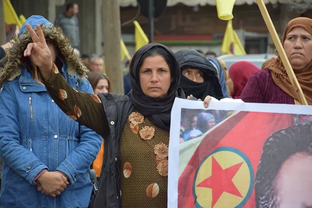 Pêkhateyên Tirbespiyê banga azadiya fîzîkî ya Rêber Abdullah Ocalan kir