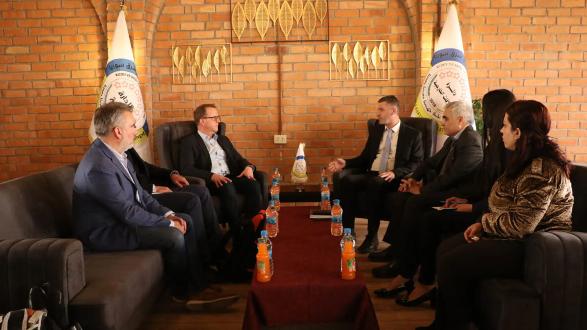 Rêveberiya Xweser bi şandeyeke Kanadayê re civiya