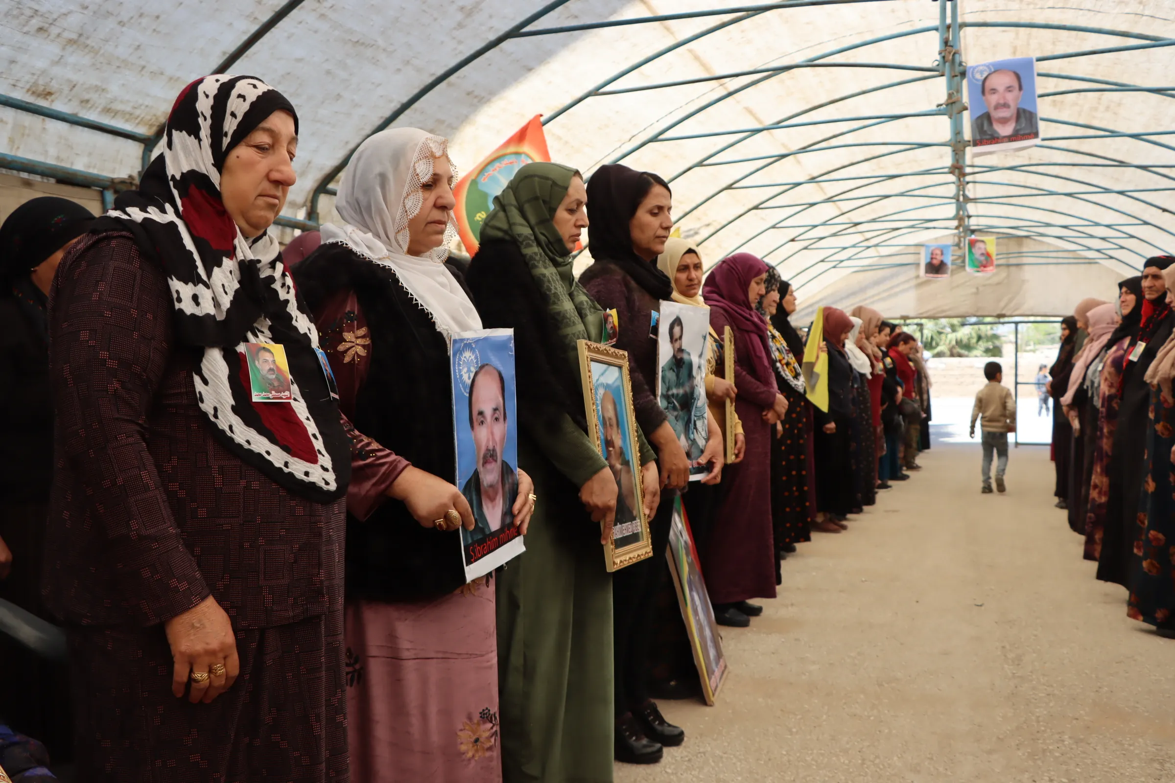 Şêniyên Qamişloyê sersaxî da malbatên 2 şehîdan