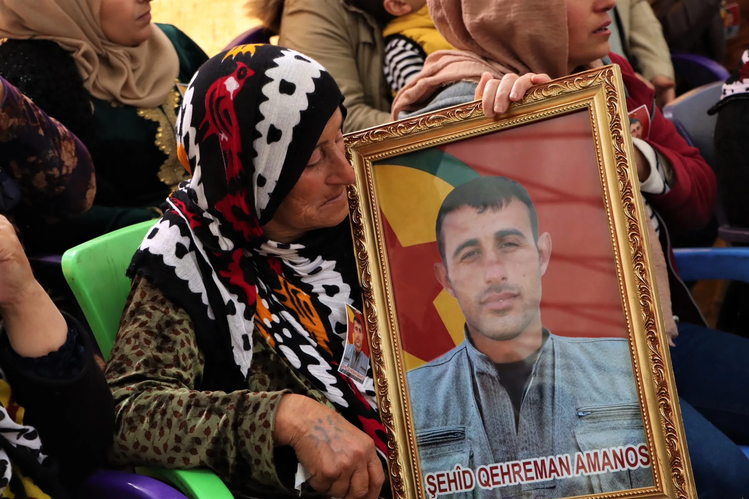 'Divê em tev li têkoşîna tevgera azadiyê bibin'