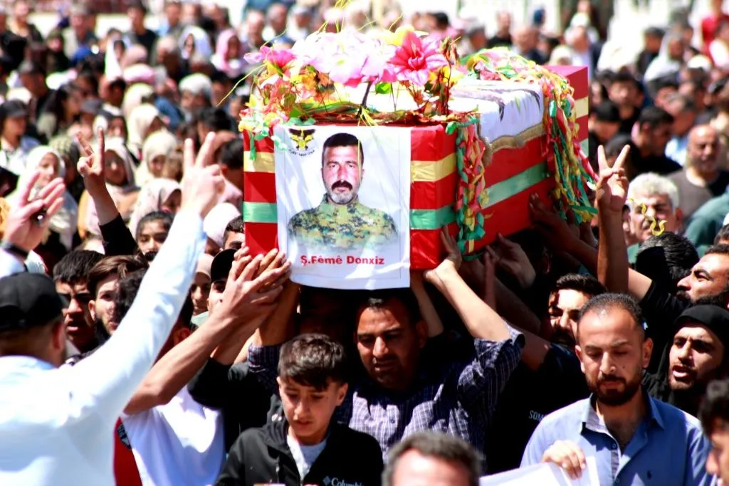 ​​​​​​​Li Kobanê merasîmên şehîdan