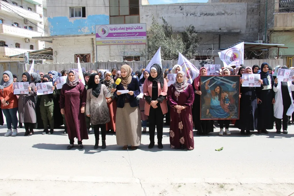 Jinên Minbicê der barê zirarên narkotîkê hemleyek dest pê kir