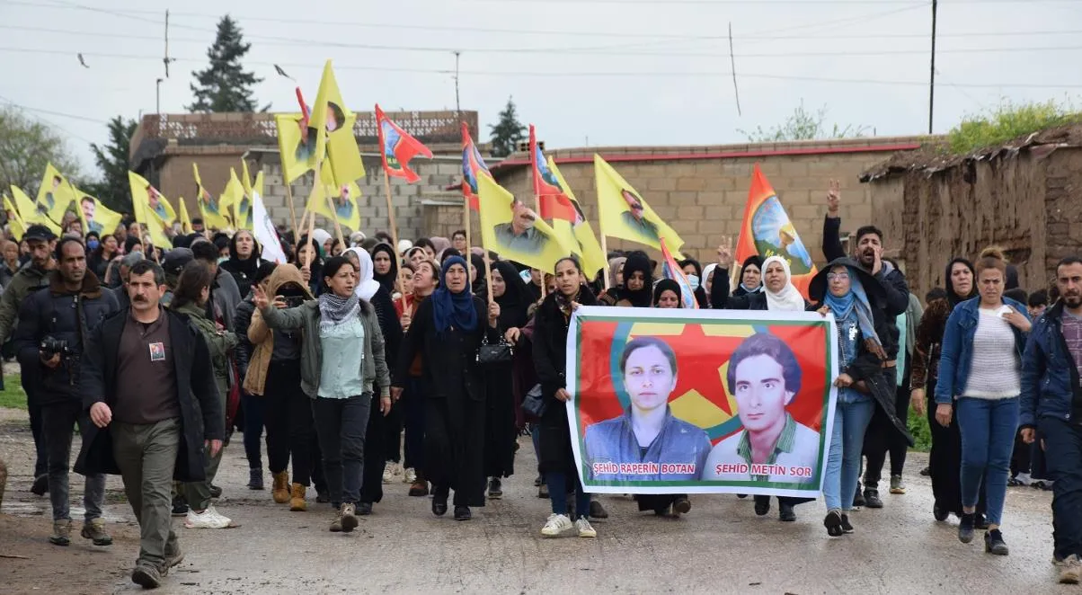 Şêniyên Qamişlo sersaxî da malbata şehîd Raperîn Botan