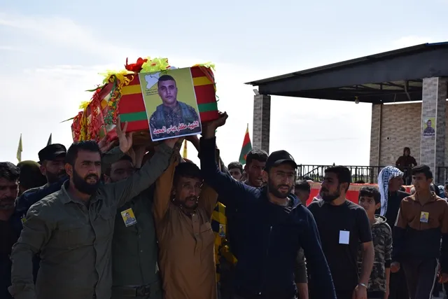 Şêniyên Tirbespiyê cenazeyê şehîd Muzafer Mihemed oxir kir