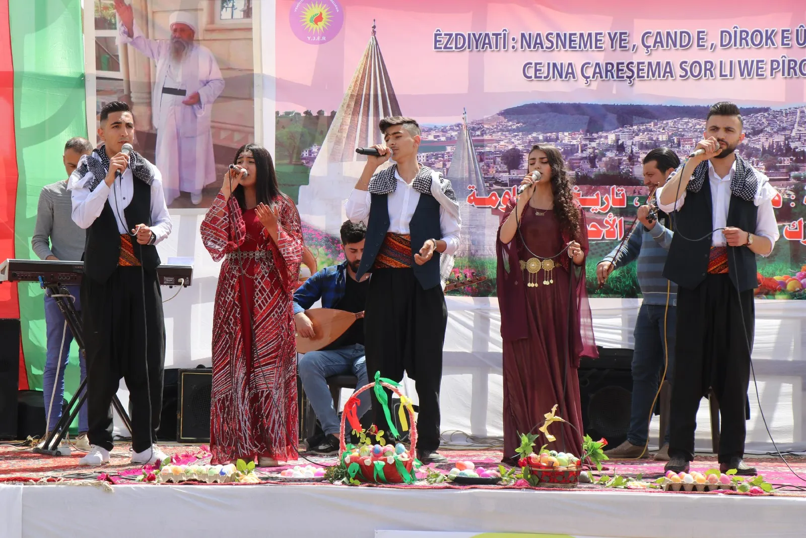 ​​​​​​​Di şahiya Çarşema Sor a Helebê de bangewaziyên hevgirtinê