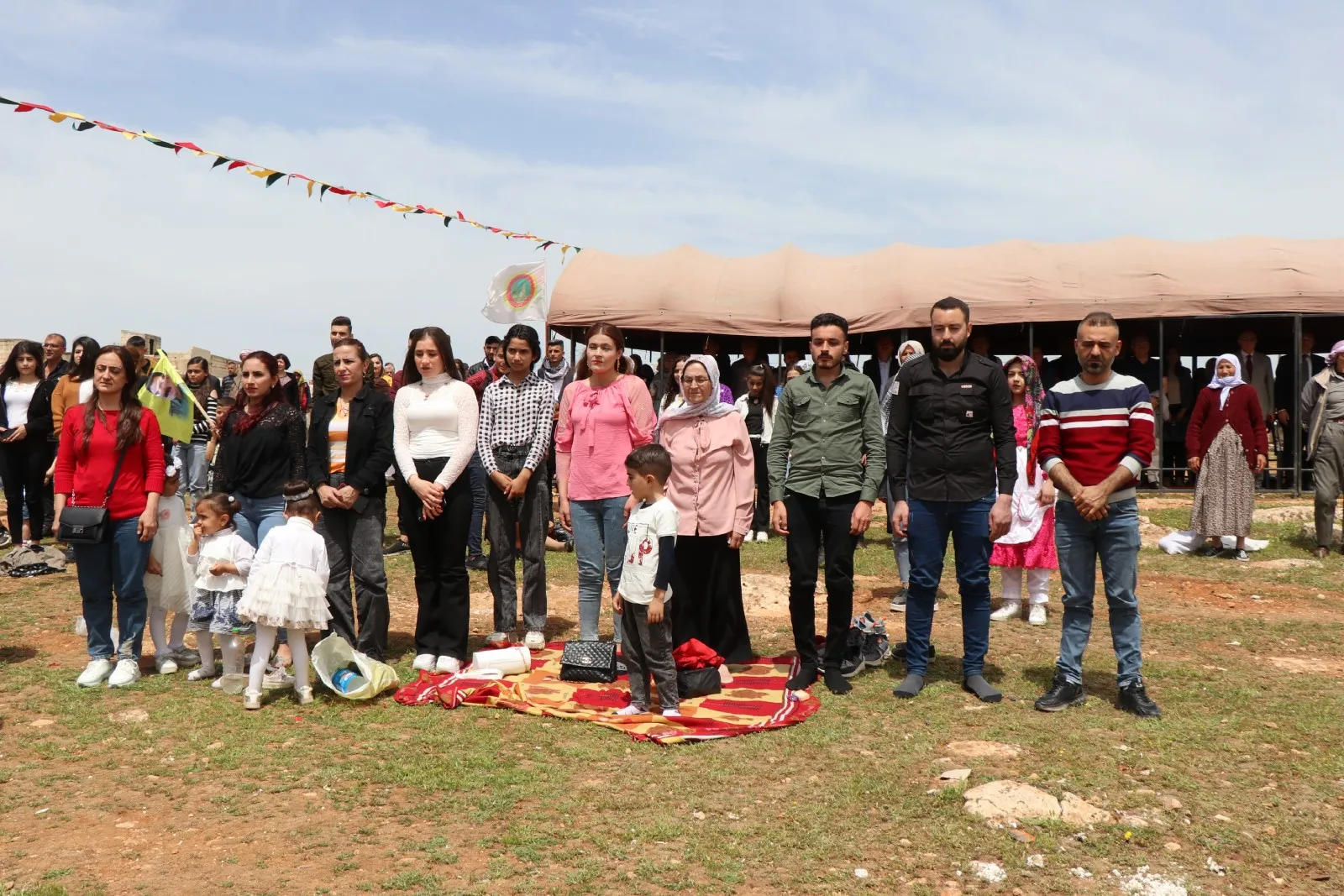 ​​​​​​​Di şahiya Çarşema Sor a Helebê de bangewaziyên hevgirtinê