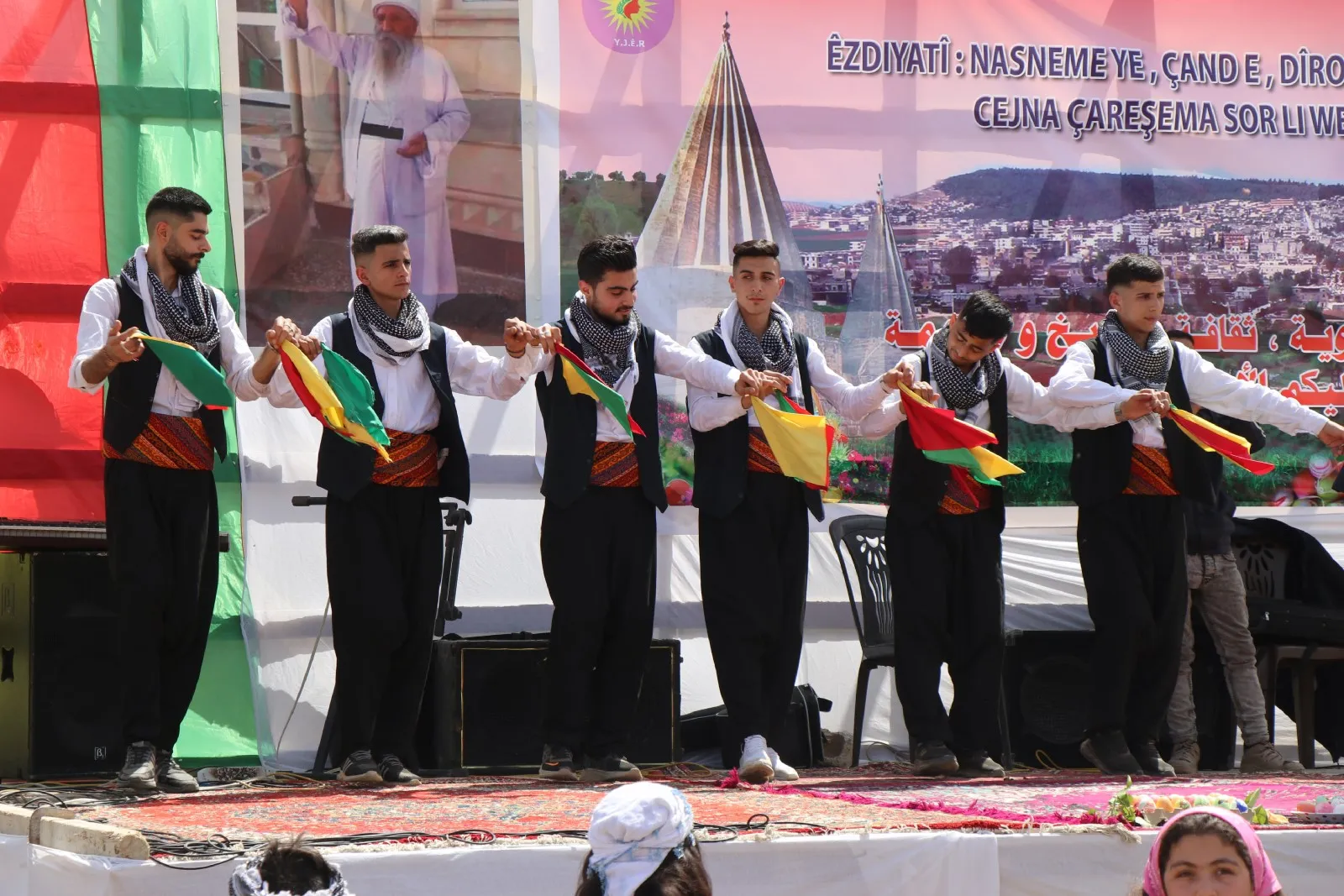 ​​​​​​​Di şahiya Çarşema Sor a Helebê de bangewaziyên hevgirtinê