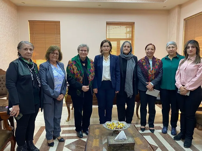 Şandeyeke jinên Bakur û Rojhilatê Sûriyeyê li Silêmaniyê hevdîtin pêk anîn