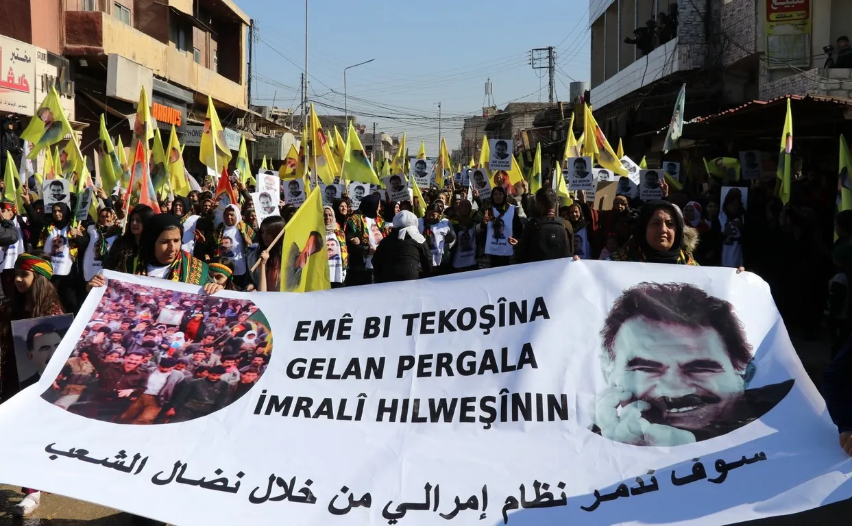 ‘Bi felsefeya Rêber Apo em hene’