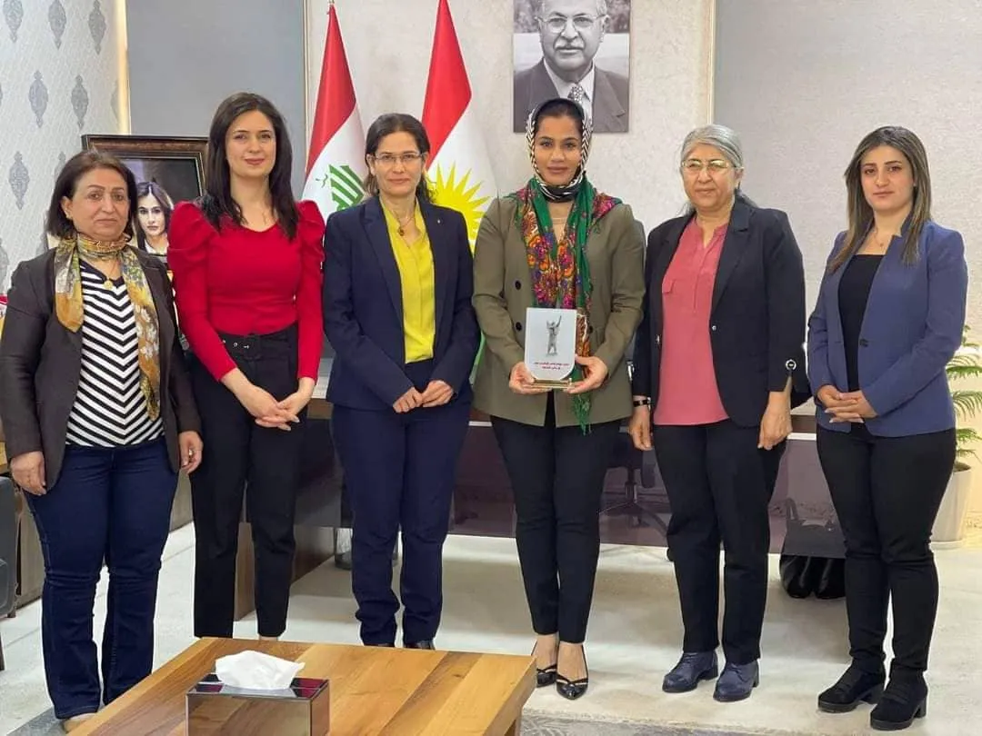 ​​​​​​​Şandeya jinan a Bakur û Rojhilatê Sûriyeyê bi Qaymeqama Helebceyê re civiya