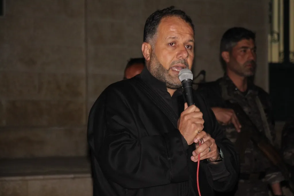 Şêniyên Bakur û Rojhilatê Sûriyeyê mûm li ser gorên şehîdan vêxist