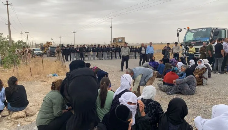 Artêşa Iraqê Mexmûr dorpêç kir, gel li ber xwe dide