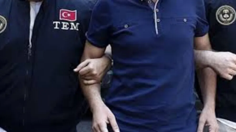 Polîsên Tirk li Geverê bi dehan ciwan destgîr kirin