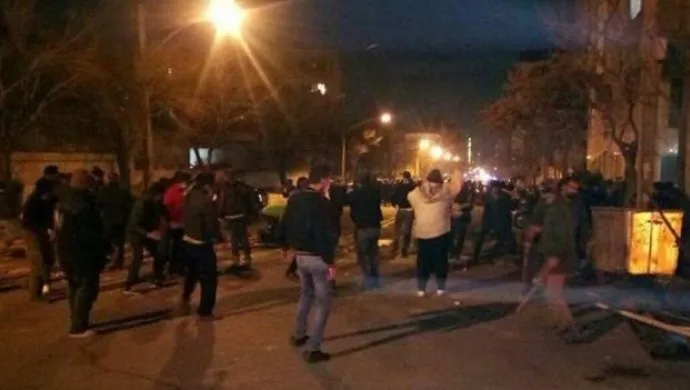 Piştî darvekirina 3 kesan li Îranê gel daket kolanan