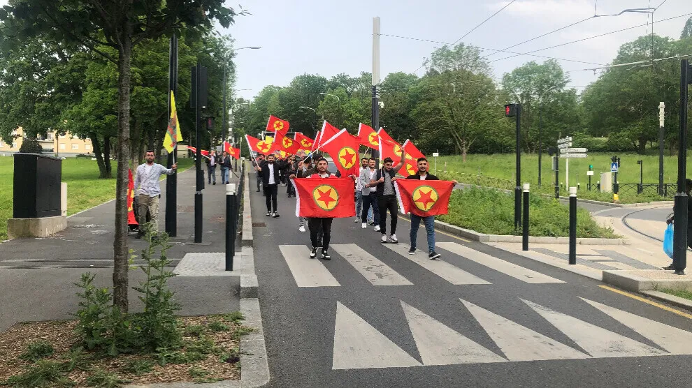 ​​​​​​​Li Parîsê çalakiya ji bo azadiya fîzîkî ya Rêber Ocalan û li dijî dorpêça li ser Mexmûrê