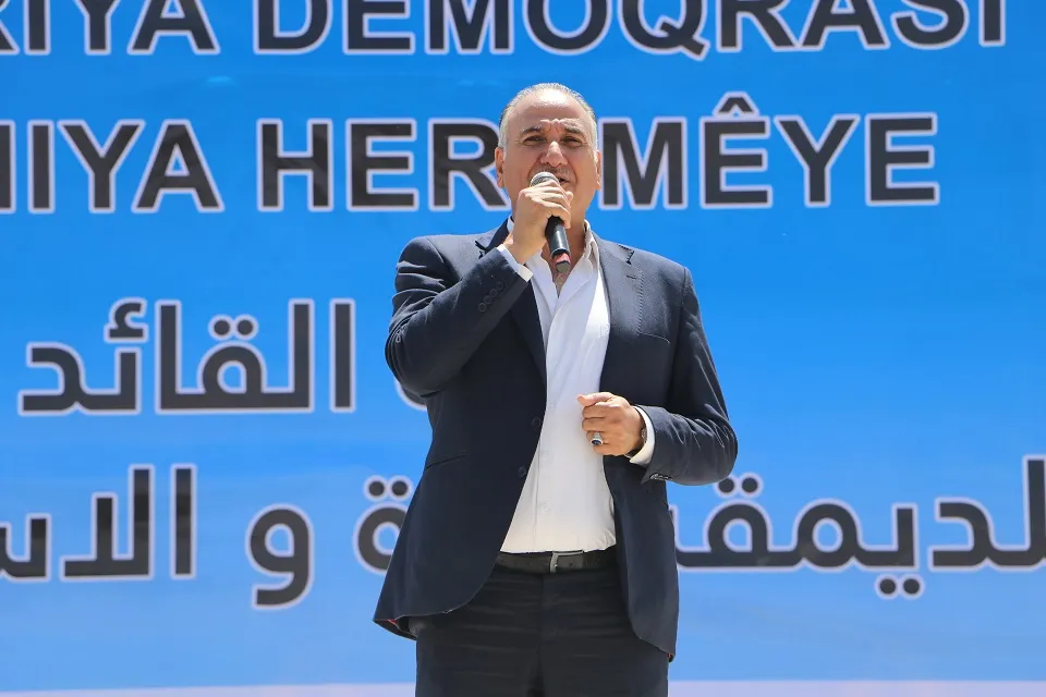 Beşdarên mîtînga li Qamişloyê: Azadiya fîzîkî ya Rêber Ocalan misogeriya aramiyê ye