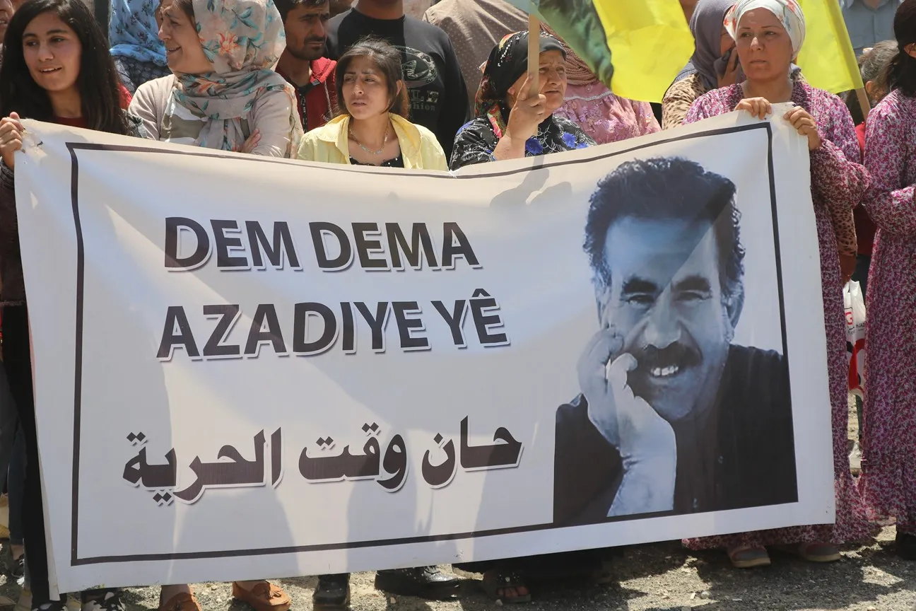 Li Şehbayê bi hezaran kes ji bo Rêber Abdullah Ocalan meşiyan