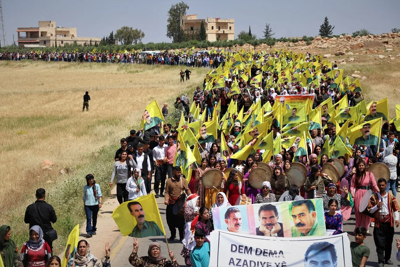 Li Şehbayê bi hezaran kes ji bo Rêber Abdullah Ocalan meşiyan