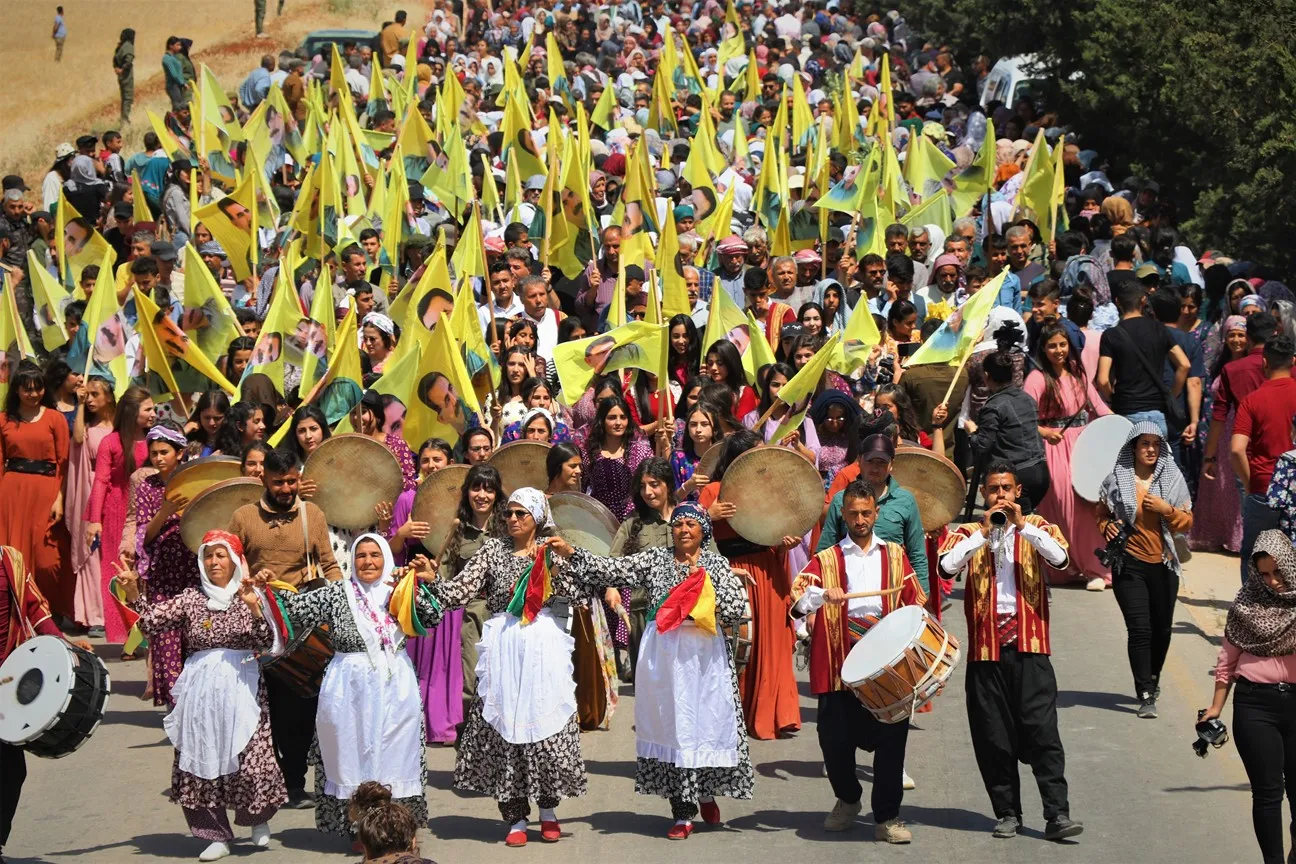 Li Şehbayê bi hezaran kes ji bo Rêber Abdullah Ocalan meşiyan