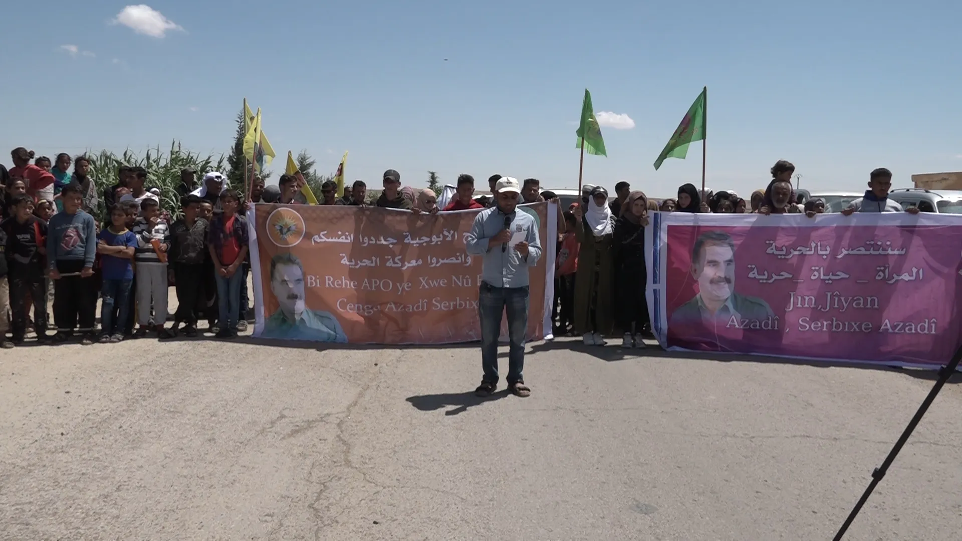 ​​​​​​​Şêniyên Dêrazorê ji bo Rêber Abdullah Ocalan meşiyan