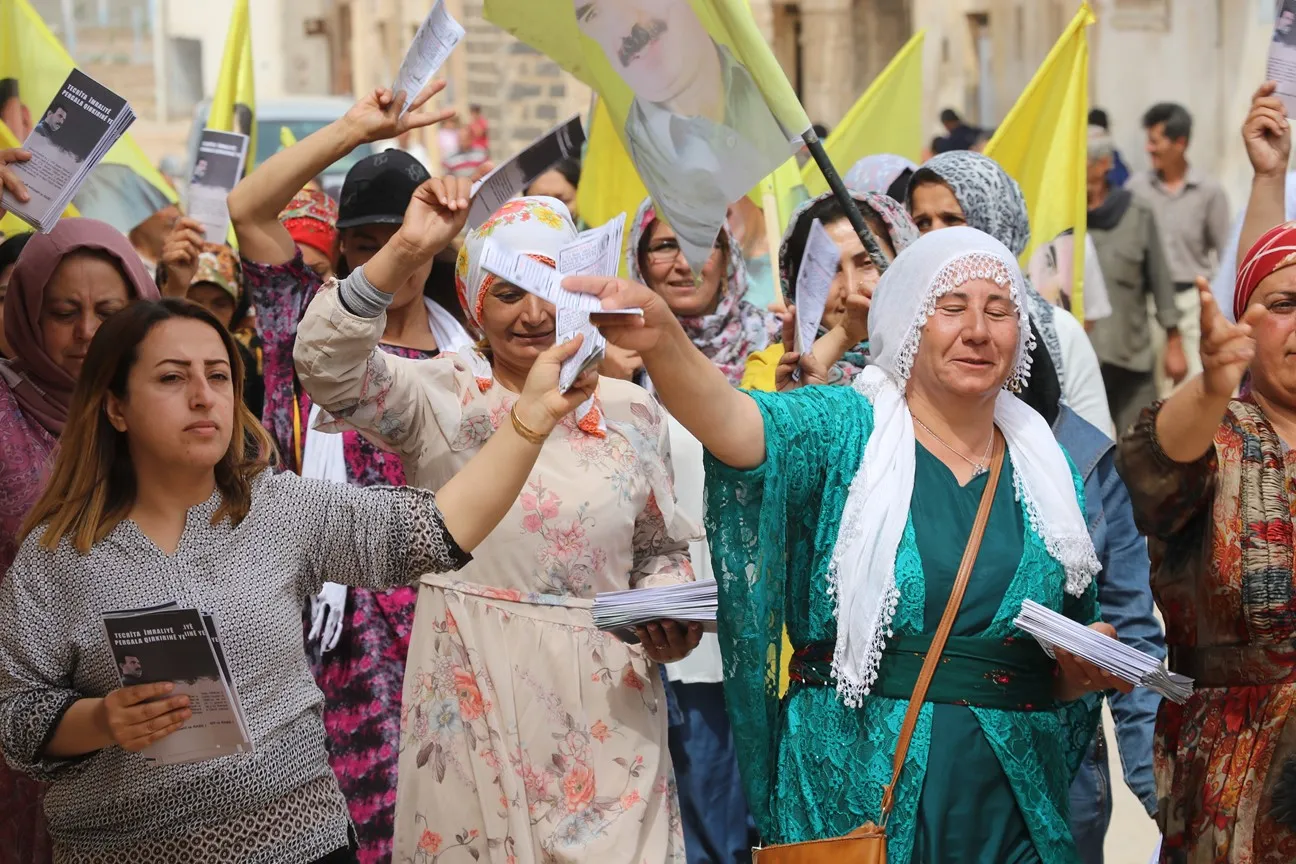 Ji bo azadiya Rêber Abdullah Ocalan 7 hezar broşûr hatin belavkirin