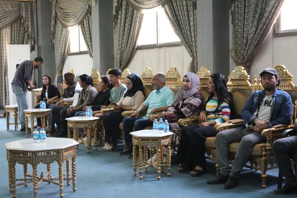 Şêwekarên beşdarî sempozyunê bûbûn hatin xelatkirin