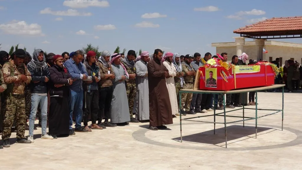 Şêniyên Reqayê cenazeyê şehîd Xelef oxir kir