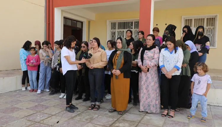 Jinên Şengalî: Em bi xelkê Mexmûrê re ne
