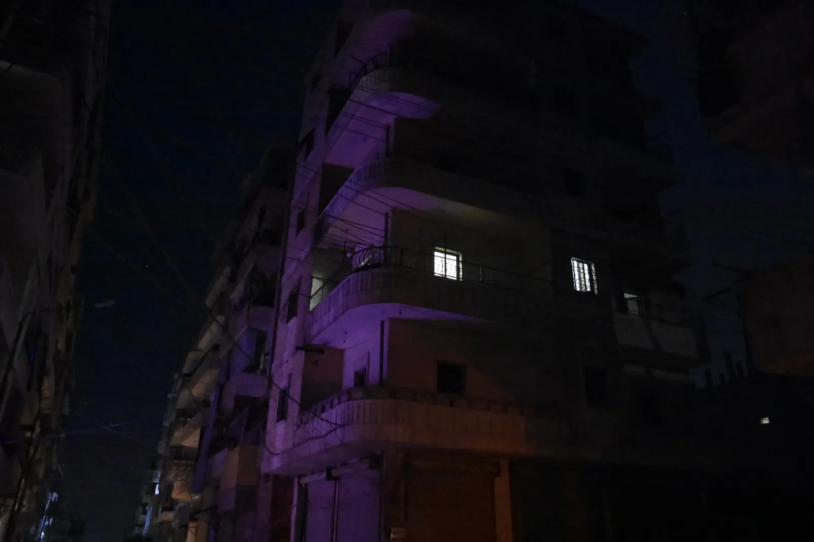 ​​​​​​​Ji ber dorpêçê Şêxmeqsûd û Eşrefiyê di nav tariyê de ne