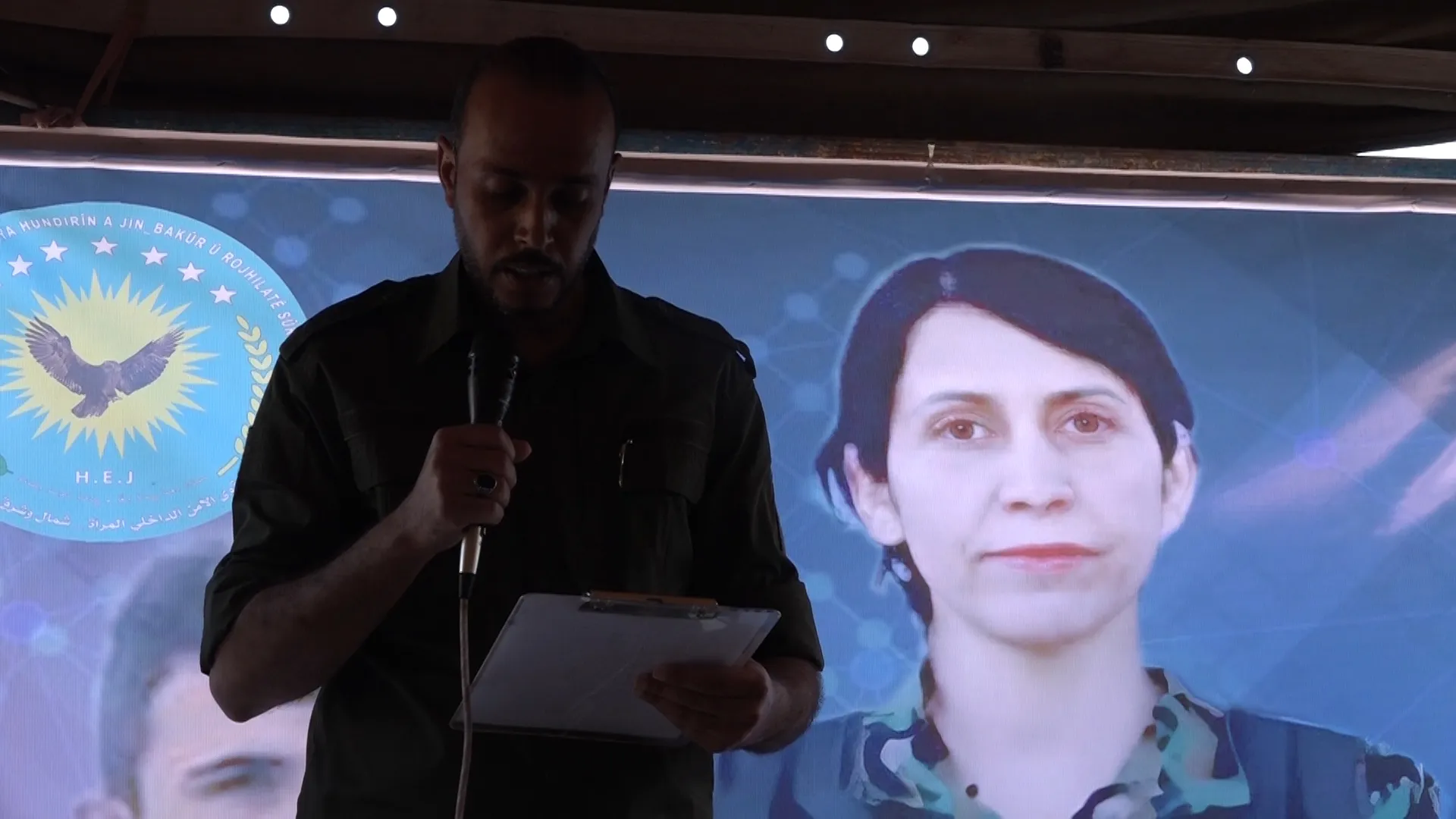 Şêniyên Dêrazorê sersaxî da malbatên şehîd Bozan, Xemlîn û Melka