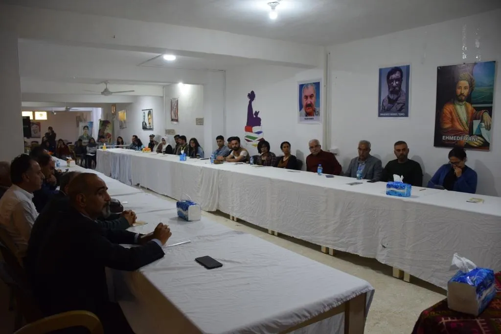 Hefteya Wêjeyî ya Kobanê romana Kurdî gotûbêj kir