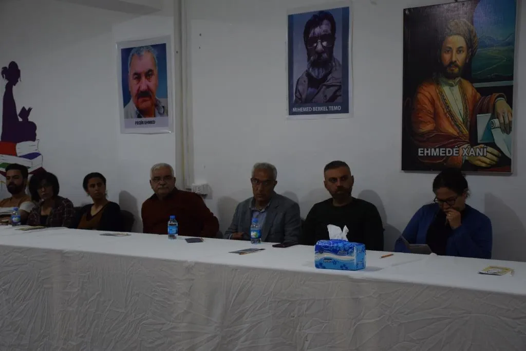 Hefteya Wêjeyî ya Kobanê romana Kurdî gotûbêj kir