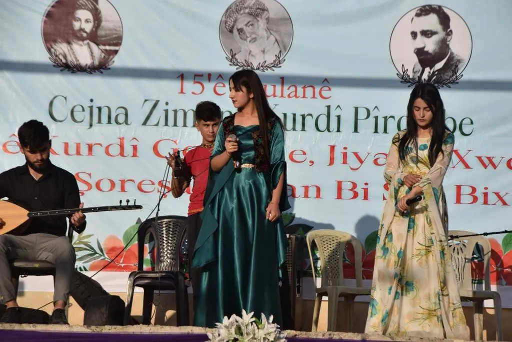 ​​​​​​​Li Kobanê û Helebê coşa şahiyên Cejna Zimanê Kurdî