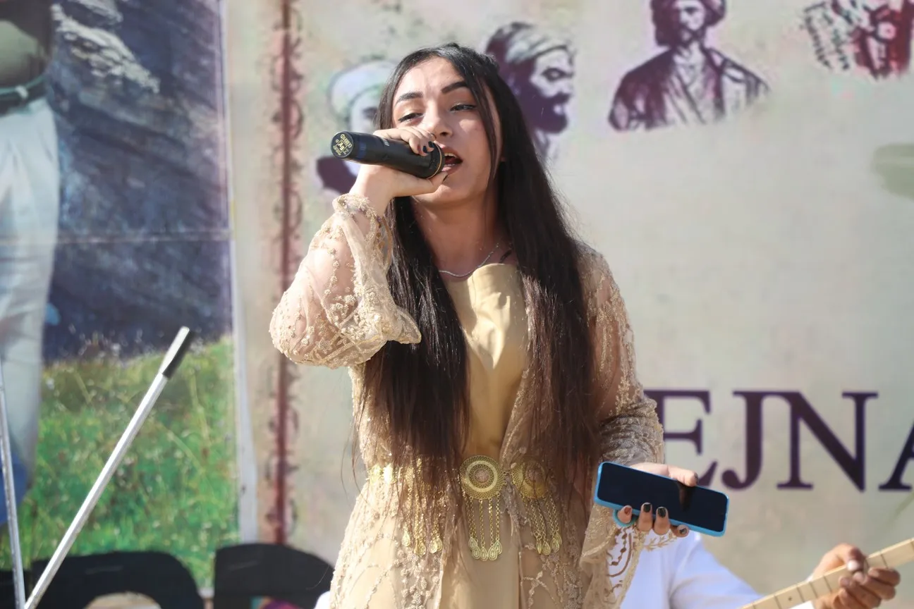 Şêniyên Şêrawa Roja Zimanê Kurdî pîroz kir