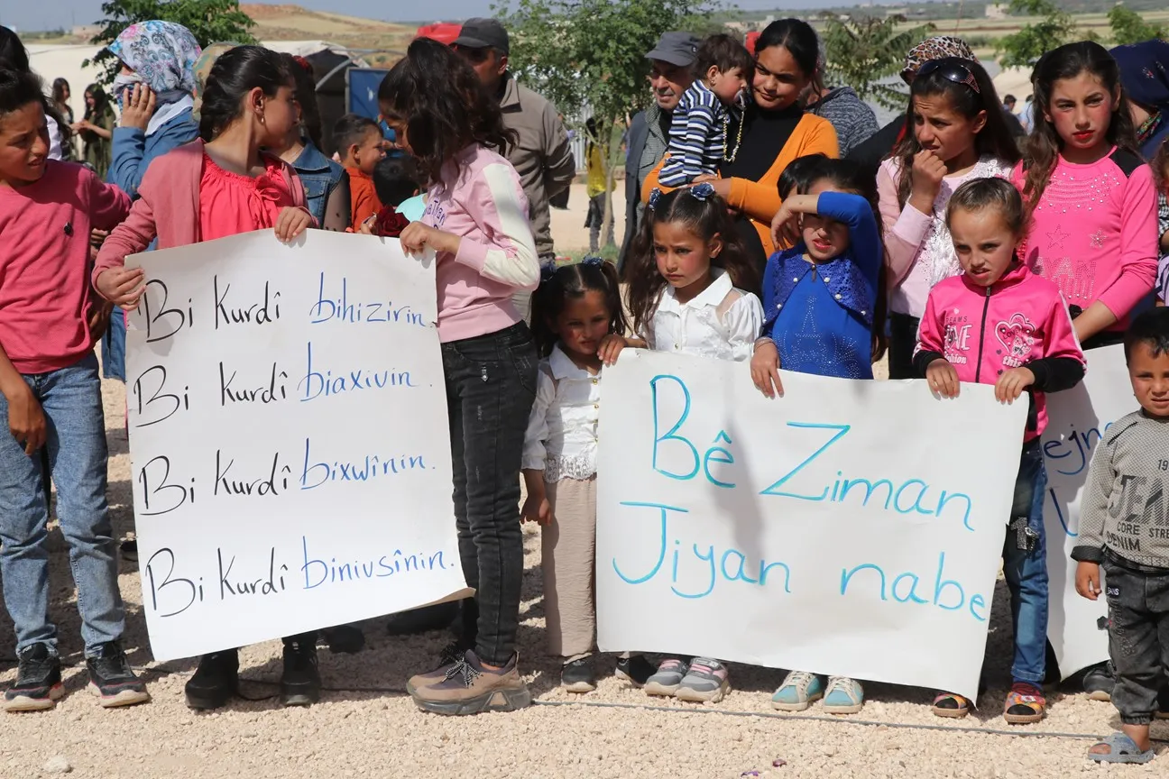 Şêniyên Şêrawa Roja Zimanê Kurdî pîroz kir