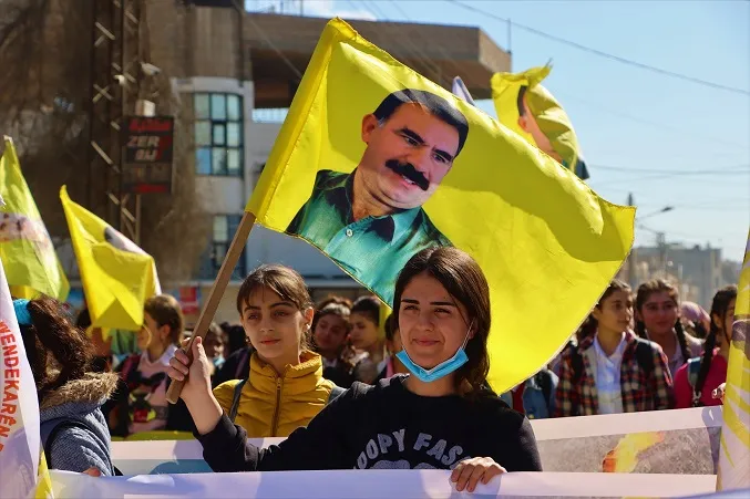 ​​​​​​​′Em ê heta azadiya fîzîkî ya Rêber Abdullah Ocalan li qadan bin’