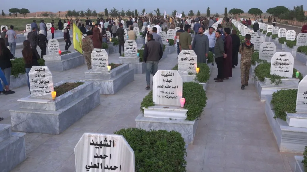 Şêniyên Reqa û Minbicê şehîdên azadiyê bi bîr anîn