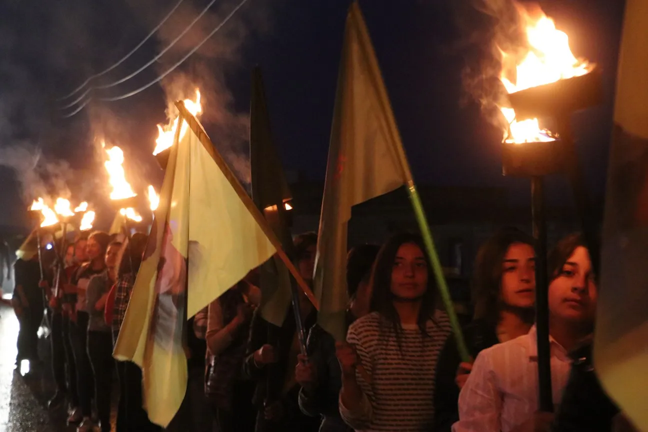 Ji bo azadiya Rêber Abdullah Ocalan bi hezaran ciwan li kolanan bû
