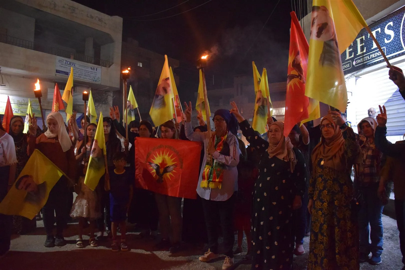 Ji bo azadiya Rêber Abdullah Ocalan bi hezaran ciwan li kolanan bû