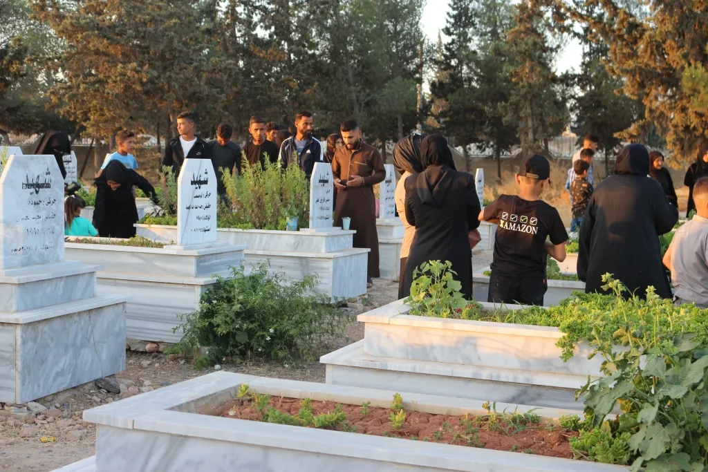 Bi hezaran kesî serdana goristanên şehîdan kir