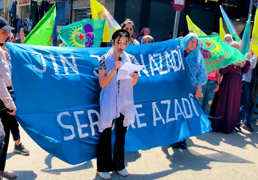 Jinên ciwan li dijî êrişan meşiyan
