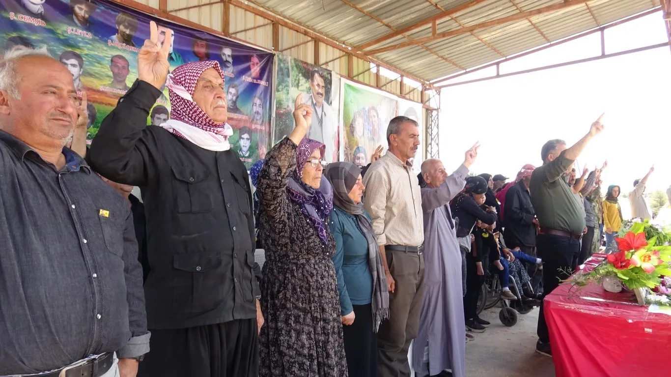 Li Ehdasê merasîma sersaxiyê ya 3 şehîdan