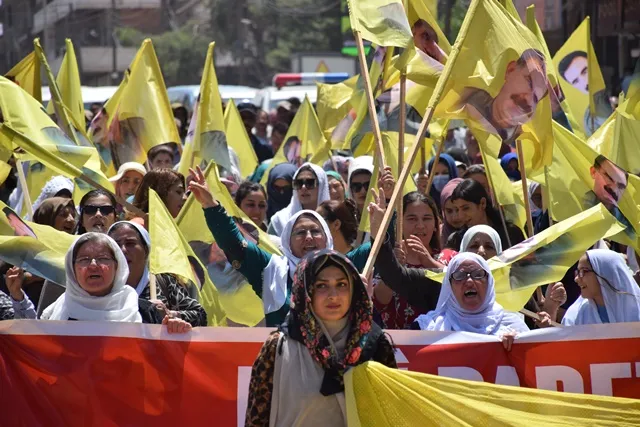 Li Tirbespiyê meşa li dijî tecrîdê