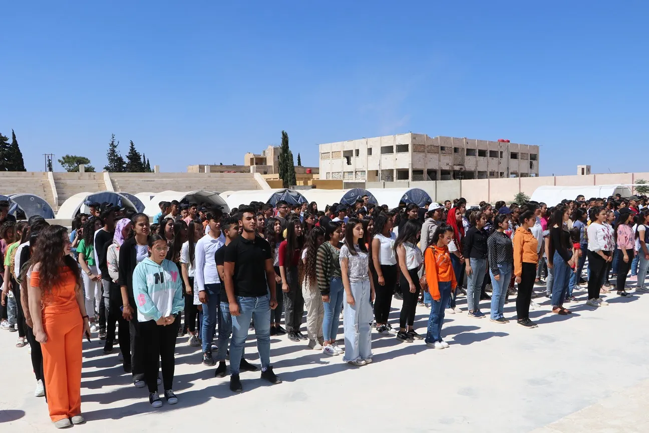 Zêdetirî 3 hezar xwendekaran karnameyên xwe wergirtin